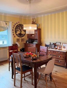 Frankfurt-Dornbusch: Schöne 4,5 Zimmerwohnung mit Balkon in beliebter Wohnlage! - Frankfurt (Main)