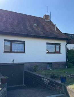 Klassisches Familienhaus: Raumwunder mit großem Garten und 2 Garagen - Eilenburg