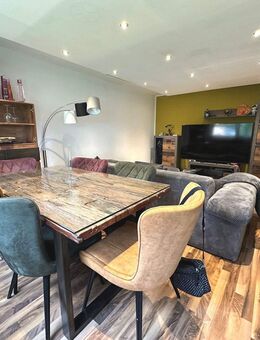 Geräumige 3 Zimmerwohnung mit sonniger Loggia in zentraler Lage - Zorneding