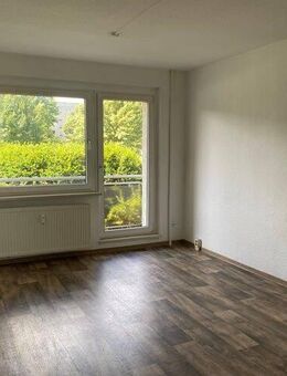 3-Raum-Wohnung im Erdgeschoss mit Dusche und Balkon - Oschersleben (Bode)