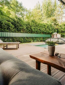 Stilvolle Maisonette in ruhiger Parklage mit privatem Pool und zwei Terrassen - Markkleeberg