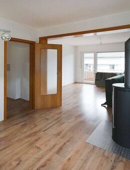 Erdgeschosswohnung für die kleine Familie - mit Kaminanschluss, Balkon, Gartennutzung und Garage! - Arnsberg