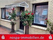 Ganz nah am Tönninger Hafen! Kleines Einfamilienhaus mit hübschem Garten und Garage! - Tönning