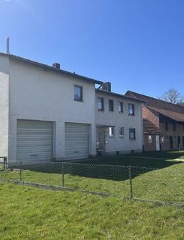 Ein- bis Zweifamilienhaus mit Garagen und Nebengebäude in Bad Wildungen-Wega - Bad Wildungen