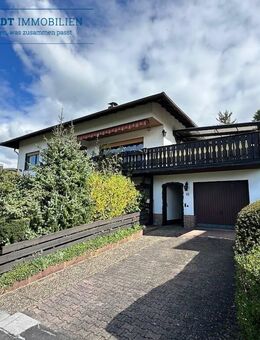 Freistehendes Einfamilienhaus mit Einliegerwohnung in schöner Waldrandwohnlage von Waldems-Esch - Waldems