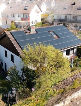 EFH mit vermieteter Einliegerwohnung, PV-Anlage, 2x Garagen und großem Garten (Kleinsachsenheim) - Sachsenheim
