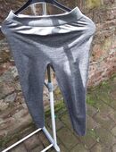 Nie getragen Röcke und zwei Jeans und eine Leggins in 97903