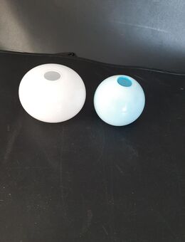 2 Glasvase weiß und blau Höhe 8cm 10cm Öffnung jeweils ca.2,5cm als Set zusammen. - Essen