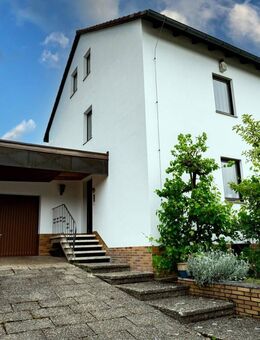 Großzügige Doppelhaushälfte mit Solarthermie, Doppelgarage und Gartenidylle in Stein - Stein (Bayern)