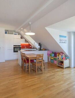 Moderne 4-Zimmer-Maisonettewohnung mit zwei Balkonen, EBK und Tiefgaragenstellplatz - Germering