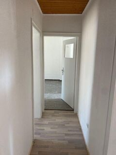 *NEU* Renovierte 2 Zimmer Wohnung im 4.OG Links