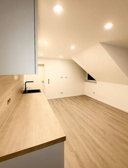 Neuwertige 2-Zimmer-DG Wohnung mit Tiefgaragenstellplatz - Mosbach