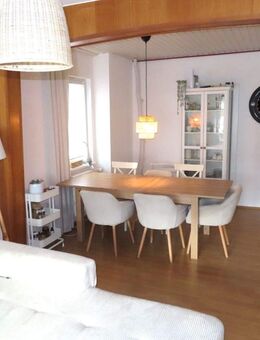 Geräumige 5 ZKB mit 2 Bädern und Balkon - zentrale Lage in Kaufungen - Kaufungen