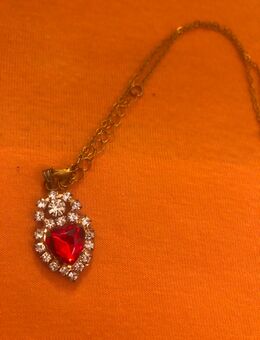 Anhanger mit rotestein zu verschenken in Dresden oder Versand - Dresden