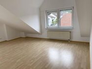 Luftige 4 Zimmer DG-Wohnung mit Einbauküche, stadtnah, in guter Hofheimer Wohnlage - Hofheim (Taunus)