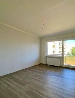 Erstbezug nach Sanierung: 2-Raum mit Balkon und Badewanne - Oschersleben (Bode)