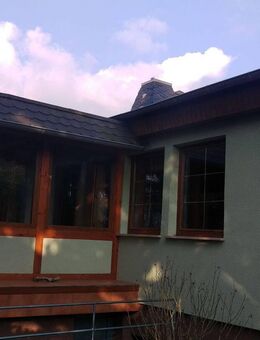 Bungalow / Ferienhaus / Einfamilienhaus erschlossen und komplett saniert in Traumlage! Sehr ruhig am Wald gelegen! mit Kamin und Wintergarten! - Georgenthal