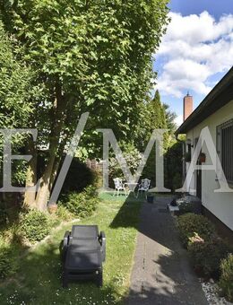 Vielseitig: Zwei-Familien-Immobilie (4+4 Zimmer) mit Garten, Garage und zwei Stellplätzen - Idstein