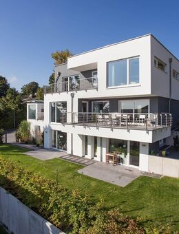 HEGERICH: Exklusive Villa im Bauhausstil mit Blick über Bamberg... - Bamberg