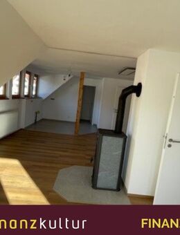 Geräumige 4-Zimmer-Wohnung mit Büro, Balkon und Dachgeschossraum - Römerstein