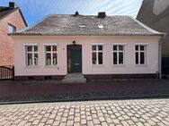 Neuer Preis! Historisches Stadthaus mit viel Platz, Potenzial und großem Grundstück - Dömitz