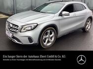 Mercedes GLA 220, d Urban Memo °, Jahr 2019 - Weinheim