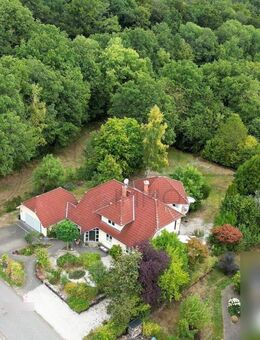 Stilvolles Architektenhaus mit Einliegerwohnung, Wellnessbereich, Fernblick & großem Grundstück! - Münchwald