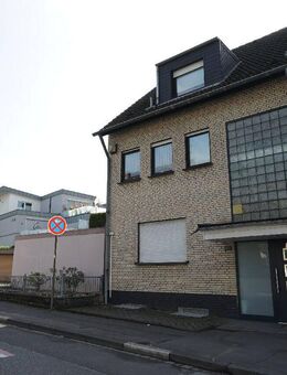 Zweifamilienhaus mit Garagen, kleinem Garten und Balkon in Leverkusen-Fettehenne! - Leverkusen