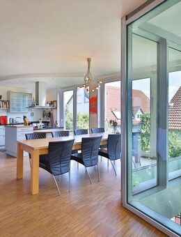 Großzügiges Wohnen und Arbeiten in einem Architektenhaus mit außergewöhnlicher Atmosphäre - Waldenbuch