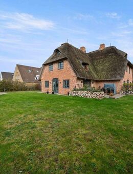 Hochwertige Doppelhaushälfte unter Reet in List - List