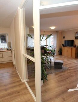 ++ Sehr gepflegte Eigentumswohnung mit PKW-Stellplatz u. Kellerraum in Kernlage von Augustfehn ++ - Apen