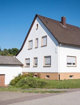 UBSTADT: Riesen Grundstück mit 1-2 Familienhaus und zus. Baufenster, 8 Zimmer, 2 Bäder. - Ubstadt-Weiher