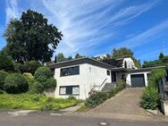 Frei stehendes Einfamilienhaus mit 2 Garagen in TOP-Wohnlage am Leimbacher Berg! - Leverkusen
