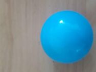 Zurück ******........................*******kleiner ball ca~5,5cm plastik alle Preise sind Verhandelbar bezahlung per paypal möglich - Markdorf