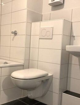 Teilsanierte und helle 3 Zimmer-Wohnung mit Balkon - Bielefeld