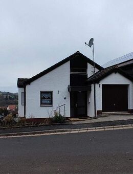 Sonnige Aussichtslage mit Weitblick - Reiheneckhaus mit Galerie, Studio und großem Garten in Happurg - Happurg
