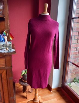 Weiches Strickkleid, Stiefelkleid, Paraphrase, weinrot, Größe S - Sandstedt