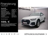 Audi Q5, 50 TFSIe qu Privacy, Jahr 2021 - Eschborn