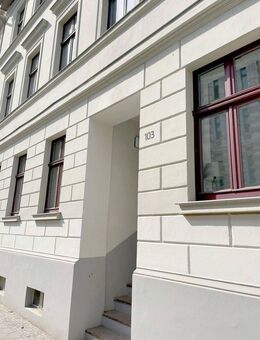 Helle sanierte 2-Zimmer-Wohnung mit Balkon und Stellplatz - Magdeburg