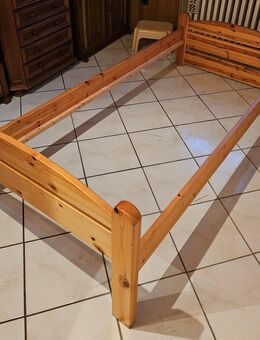 w17) gebrauchtes Bett Gestell / Bettgestell OHNE Rost & Matratze - massiv Kiefer für 2,00 x 0,90 Liegefläche - Burgdorf Zentrum