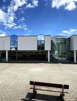 PREISREDUZIERT-Großzügige und guterhaltene Gewerbeimmobilie Nähe Hofer Stadtzentrum - Hof