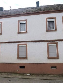 Bauernhaus mit Scheune, Nebengebäuden und großem Grundstück - Höheinöd