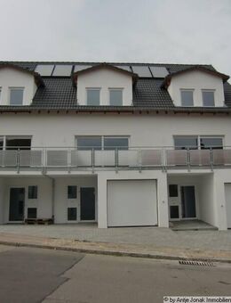 Modernes und familienfreundliches Reihenmittelhaus in ruhiger Lage von Nürtingen-Neckarhausen - Nürtingen
