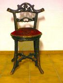 Gepolsterter Antik Stuhl in 47445