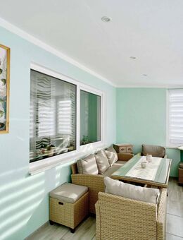 Liebevoll gepflegtes Zuhause mit drei Garagen, Wintergarten, Balkon & viel Stauraum - Maxhütte-Haidhof