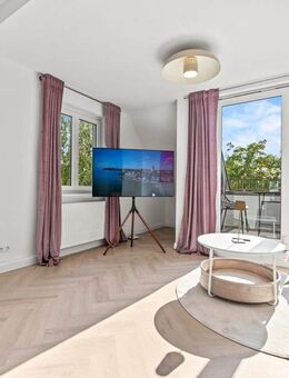 Vollmöblierte Dachgeschosswohnung mit Loggia in Innenstadtnähe! - Friedrichshafen