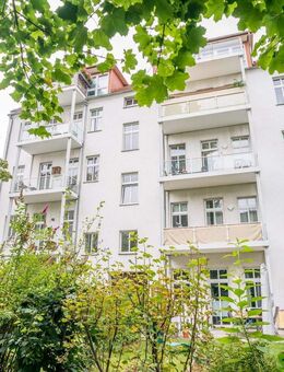 Charmante Altbauwohnung mit Sonnenbalkon - attraktives Investment in Adlershof - Berlin
