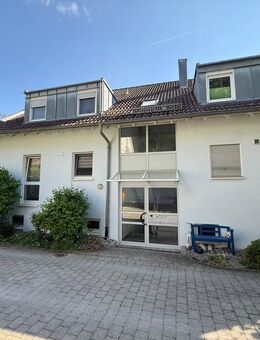 ERDGESCHOSSWOHNUNG MIT ZWEI STELLPLÄTZEN UND GARTEN IN WESTHEIM - Rosengarten (Baden-Württemberg)