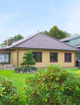 Walmdachbungalow in Weddingstedt - Modern und gepflegt mit großem Garten und Wiesenblick - Weddingstedt
