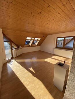 Sonnige 4,5 Zi. Dachgeschosswohnung mit Weitblick und Waldrandlage - Sankt Georgen (Schwarzwald)